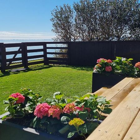 Red Rock Cottage, Beachfront Luxury Clarks Beach Екстер'єр фото