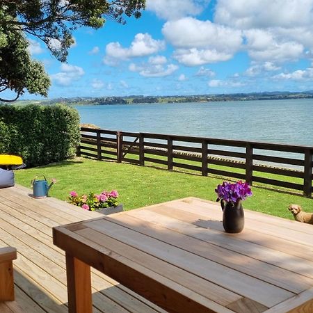 Red Rock Cottage, Beachfront Luxury Clarks Beach Екстер'єр фото