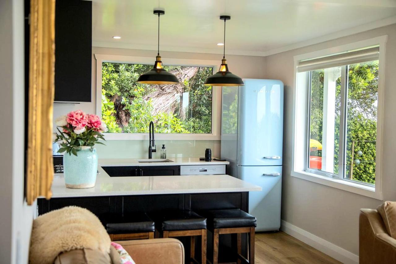 Red Rock Cottage, Beachfront Luxury Clarks Beach Екстер'єр фото