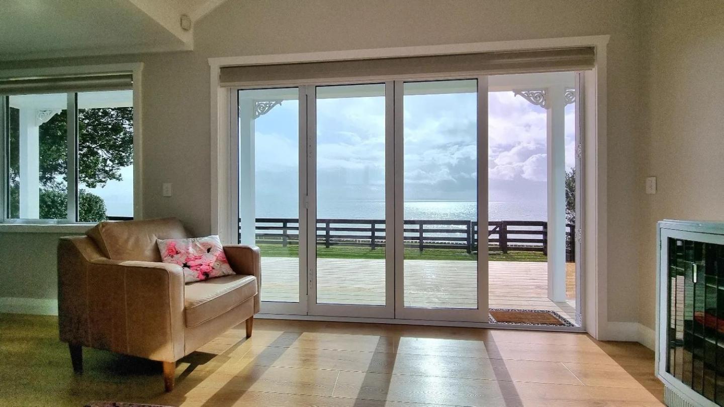 Red Rock Cottage, Beachfront Luxury Clarks Beach Екстер'єр фото