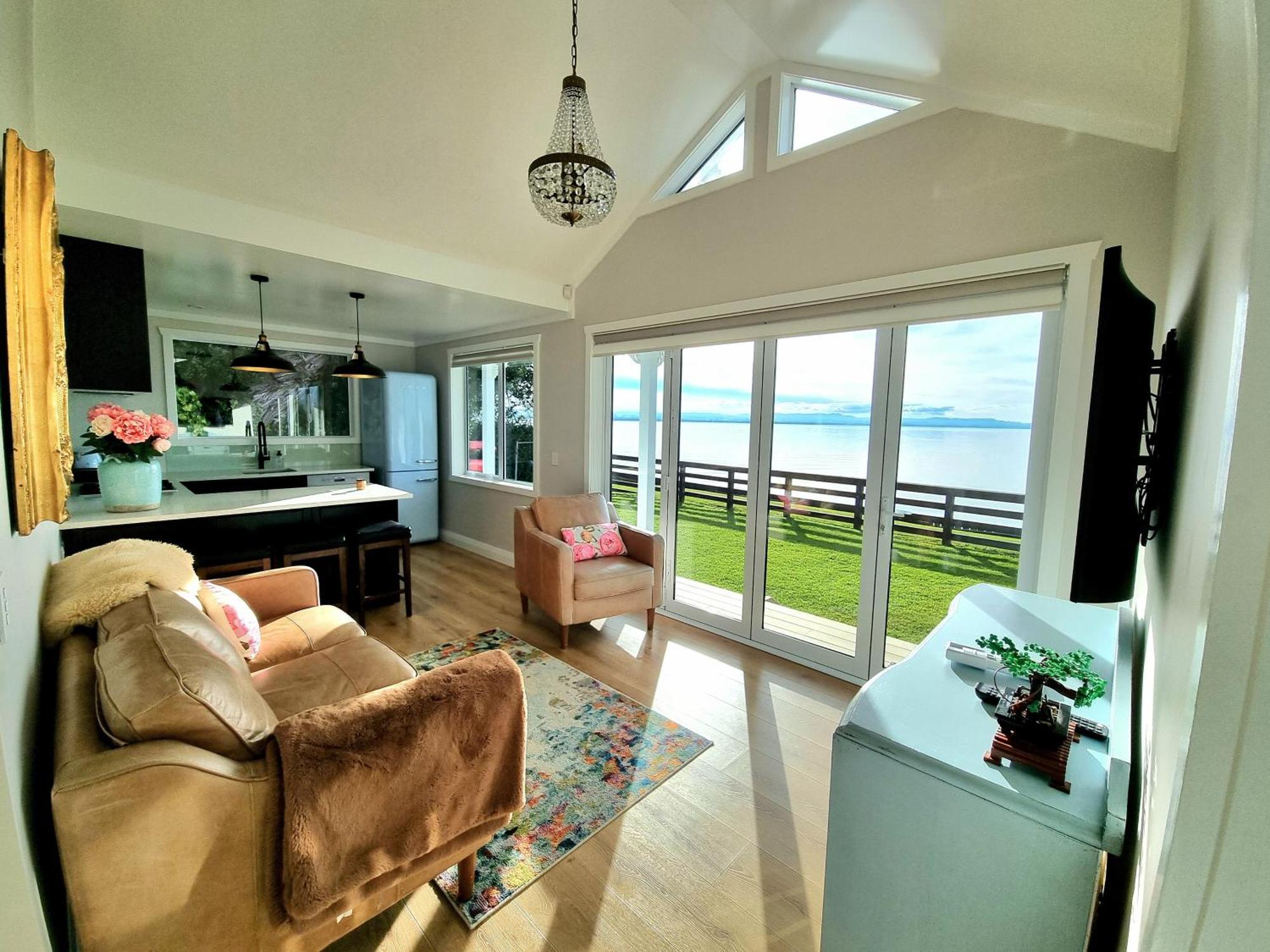 Red Rock Cottage, Beachfront Luxury Clarks Beach Екстер'єр фото