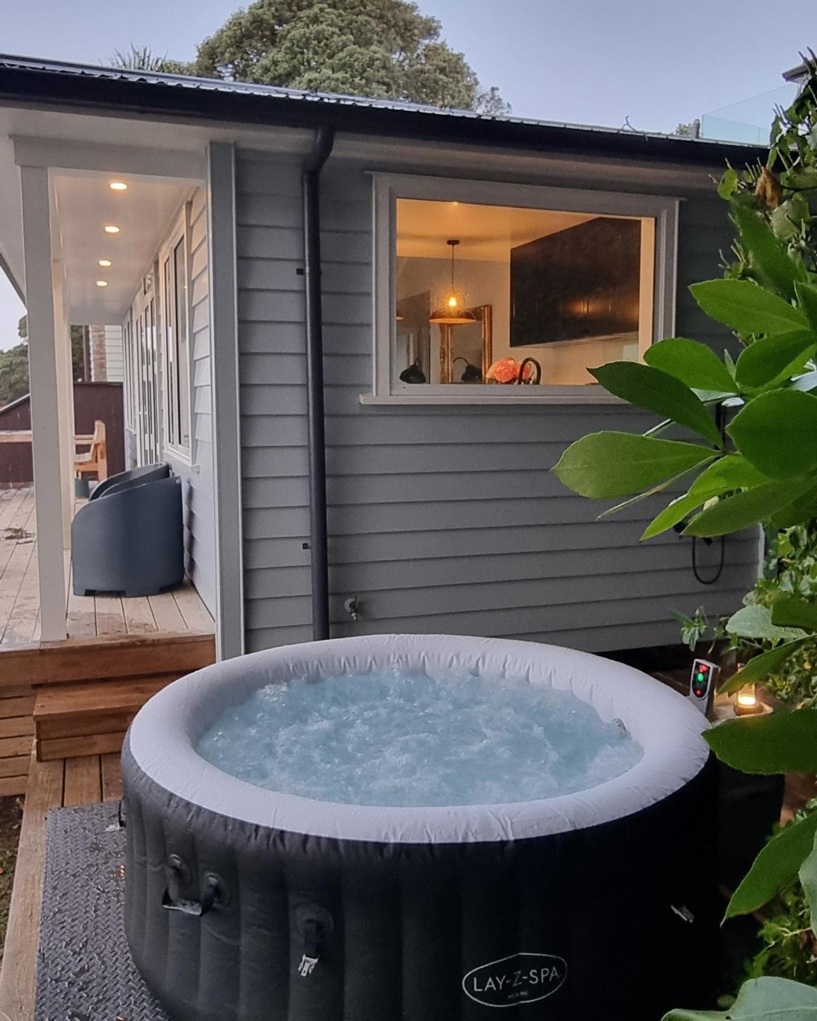 Red Rock Cottage, Beachfront Luxury Clarks Beach Екстер'єр фото